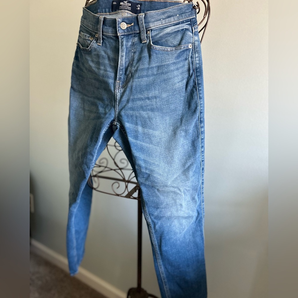 Holister Men’s Athletic Slim Straight 29w x 30l jeans blue denim